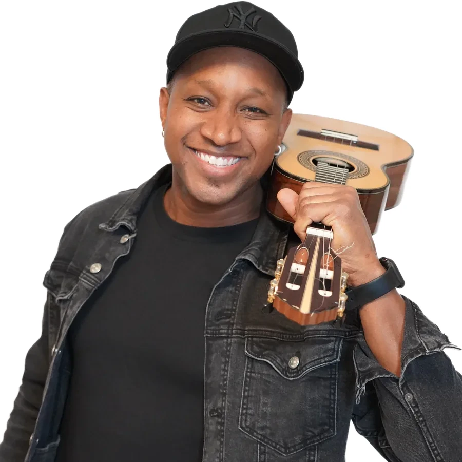 Singer with cavaquinho in dark clothes